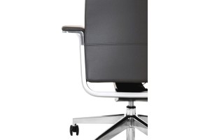 Эргономичное кресло руководителя Match HB кожа графит