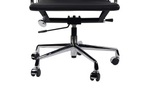Кресло Eames Style Ribbed Office Chair EA 117 черная кожа 